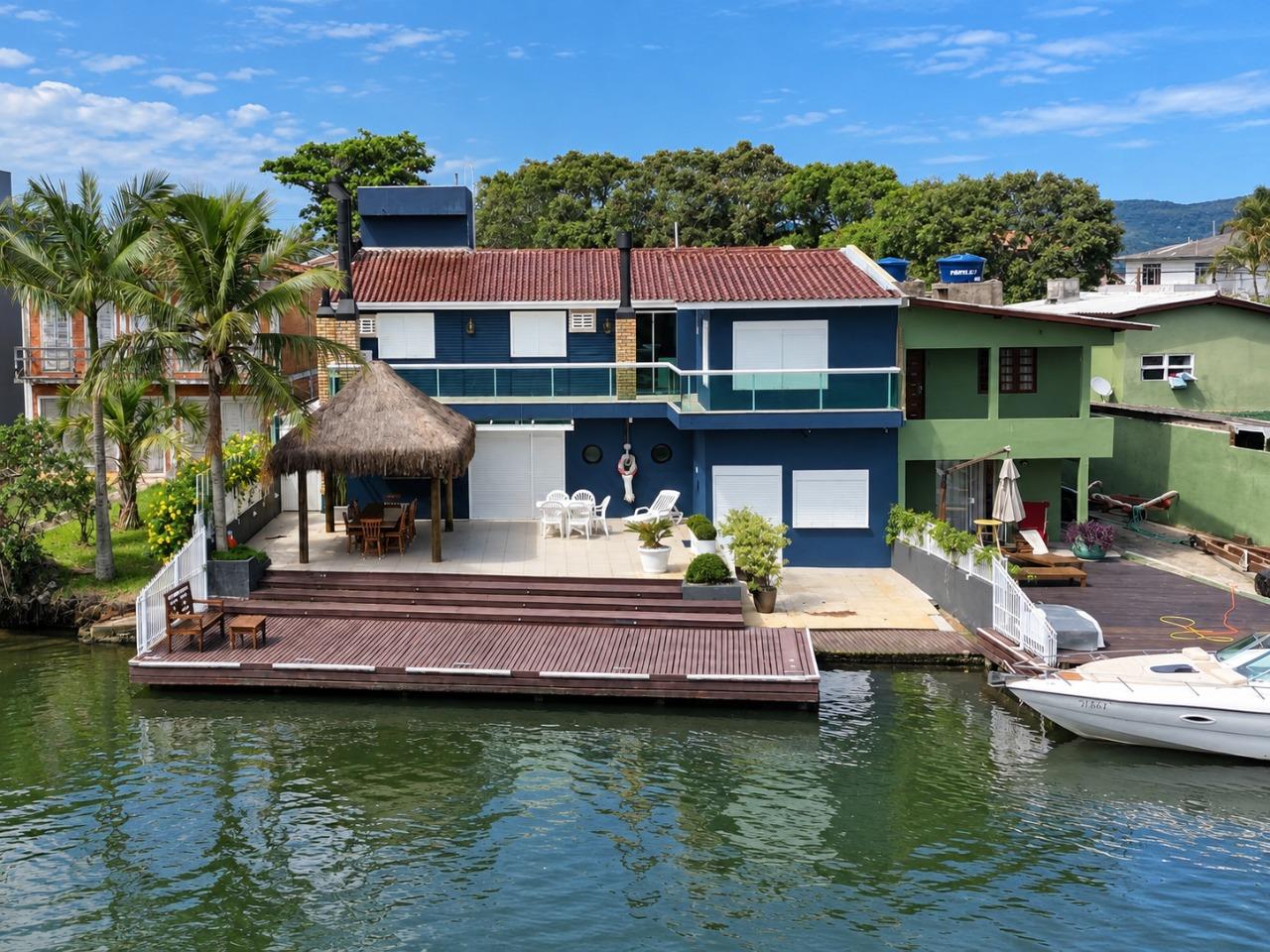 Casa à venda com 3 quartos – Barra da Lagoa